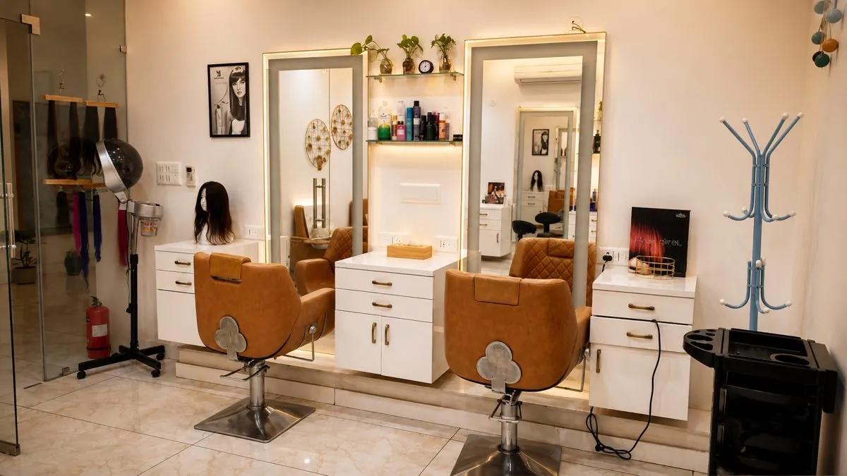 Salon styling studio with mirrors
